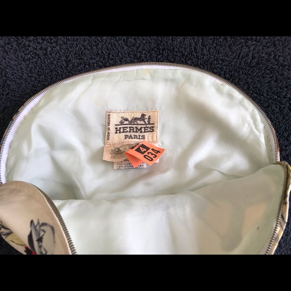 Vintage Hermès Chantilly “Bum Bag” Silk Pouch - Picture 4 of 10